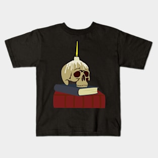 Skull on a pile of books Kids T-Shirt